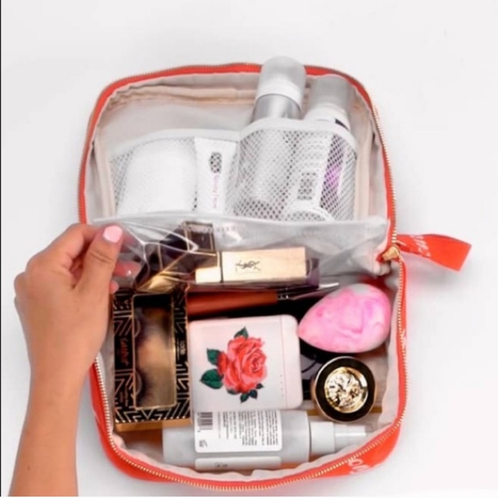 GETAWAY TOILETRIES BAG - AVAILABLE FOR WEEKENDS Pink - Picture 2 of 6